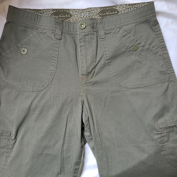 Gloria Vanderbilt Anya Capri Cargo Pants. Sage Green Size 8 - Picture 5 of 14